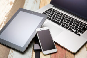 Datenrettung für das iPhone 13 Pro Max: Präzision für Ihre wertvollen Daten Das iPhone 13 Pro Max beeindruckt durch seine fortschrittliche Technologie und Leistung. Bei Datenverlust sind spezialisierte Fachkenntnisse erforderlich, um die beschädigte Hardware zu reparieren und Ihre wichtigen Daten zu retten. Vertrauen Sie auf unsere Experten, um Ihr iPhone 13 Pro Max wiederherzustellen und Ihre Daten sicher zurückzubekommen.