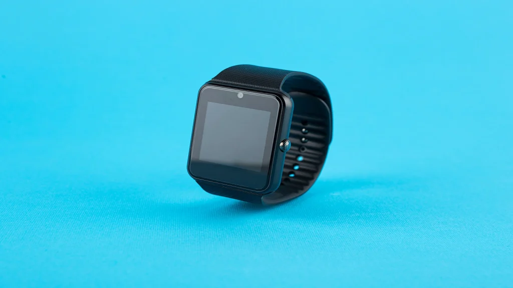 Apple iWatch vor einem blauen Hintergrund, dargestellt als Symbol für Datenrettung und Wiederherstellung verlorener Daten.